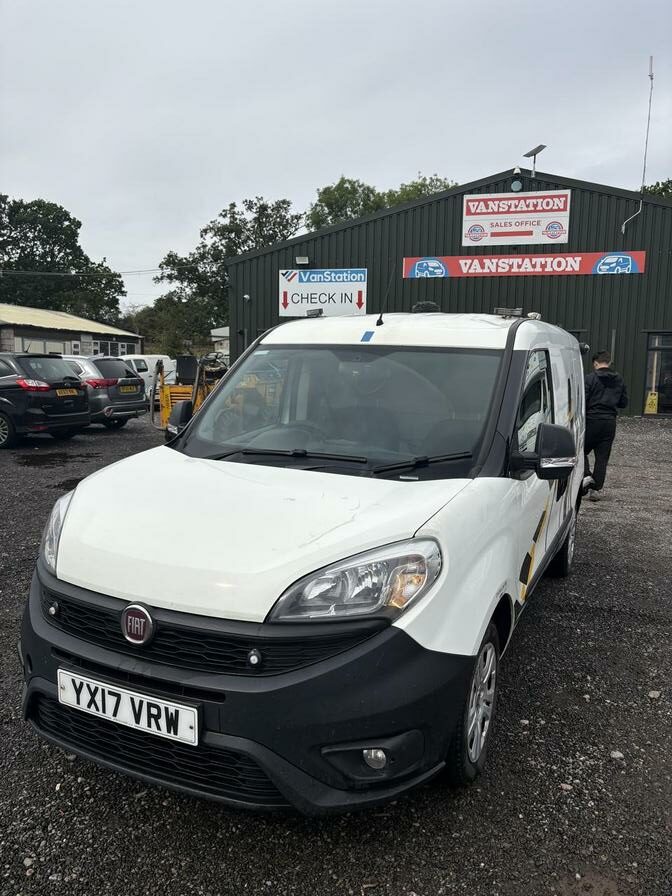 2017 Fiat Doblo Cargo – Model: Doblo 16v SX MultiJet II – YX17VRW