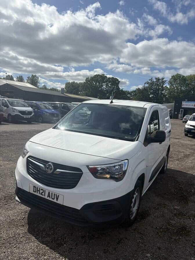 2021 Vauxhall Combo – Model: Combo 2300 Dynamic TD – DH21AUV