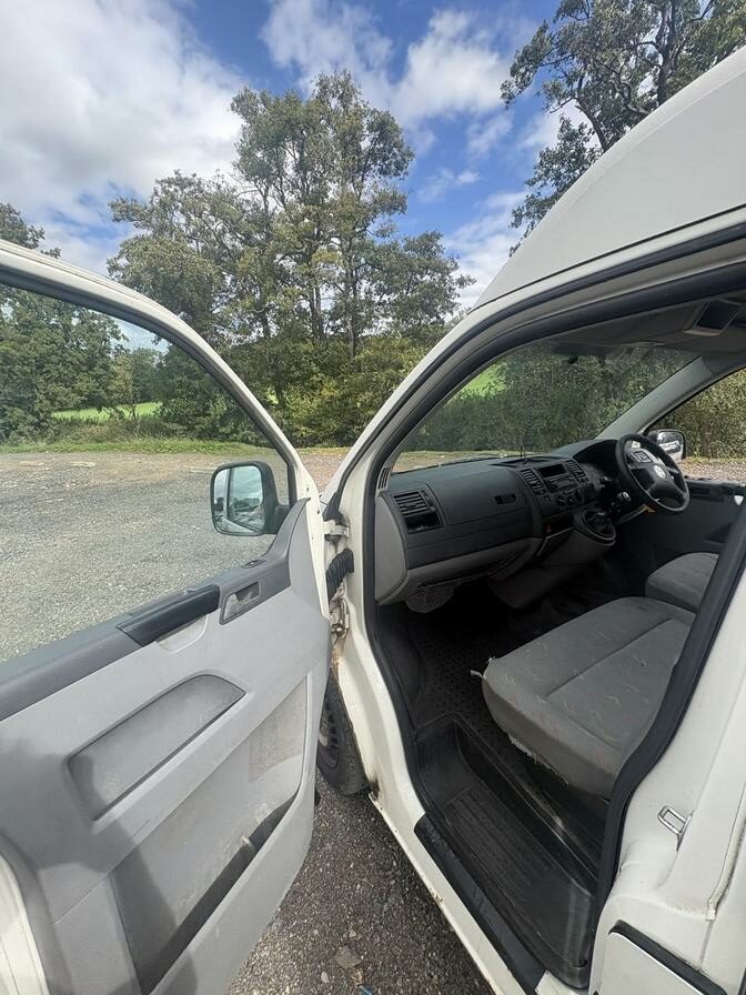 2006 Volkswagen Transporter – Model: Transporter T30 104 TDI LWB – AK06ZLO