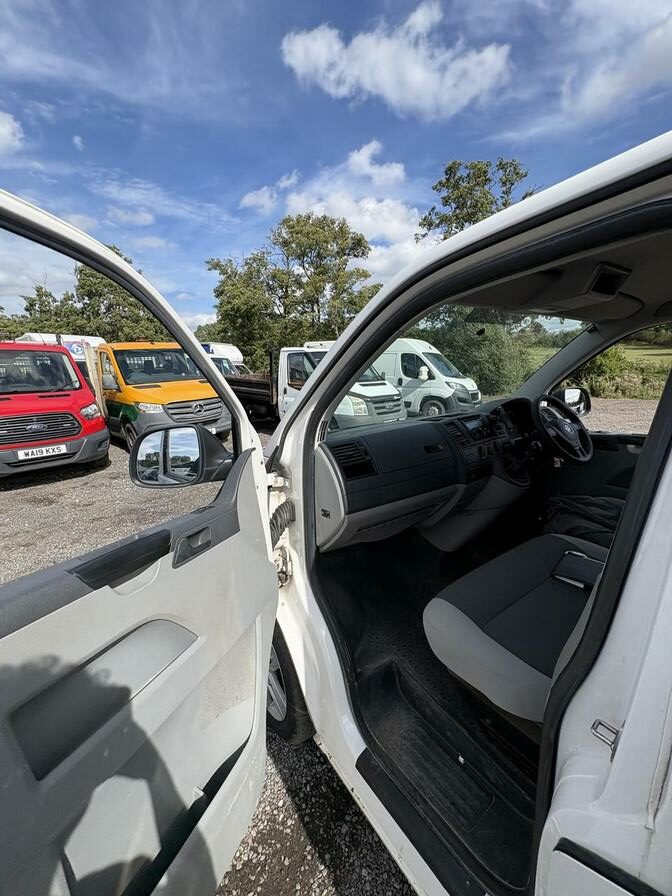 2014 Volkswagen Transporter – Model: Transporter T28 Startline TDI – YF64XKE