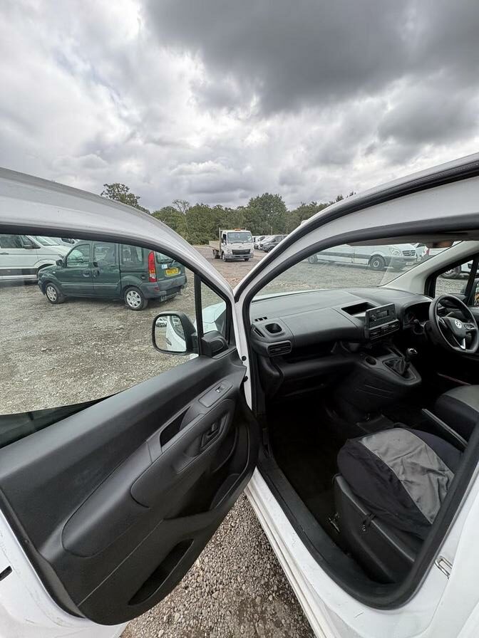 2021 Vauxhall Combo – Model: Combo 2300 Dynamic TD – DS21SZU