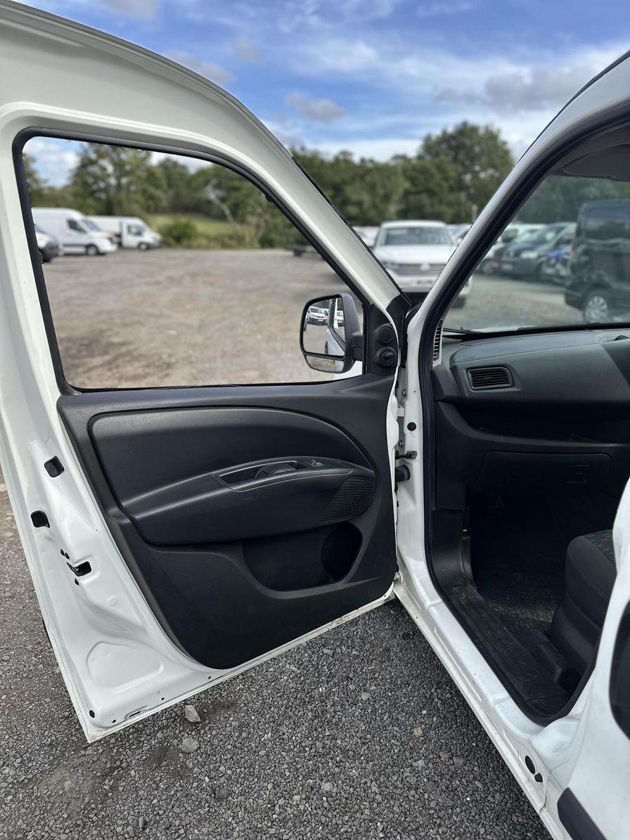 2015 Vauxhall Combo – Model: Combo 2000 L1H1 CDTi – DX65WSJ