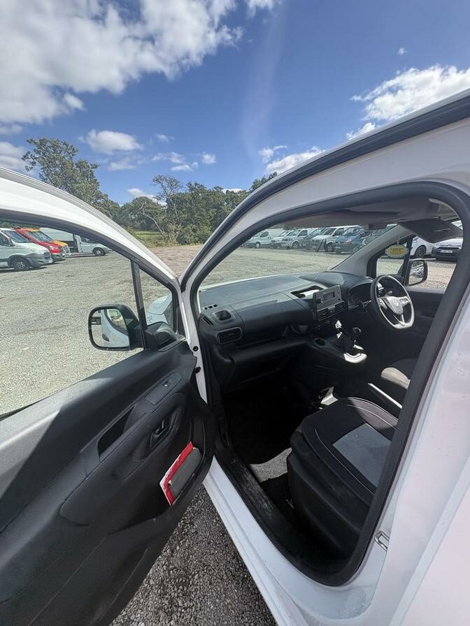 2021 Vauxhall Combo – Model: Combo 2300 Dynamic TD – DH21AUV
