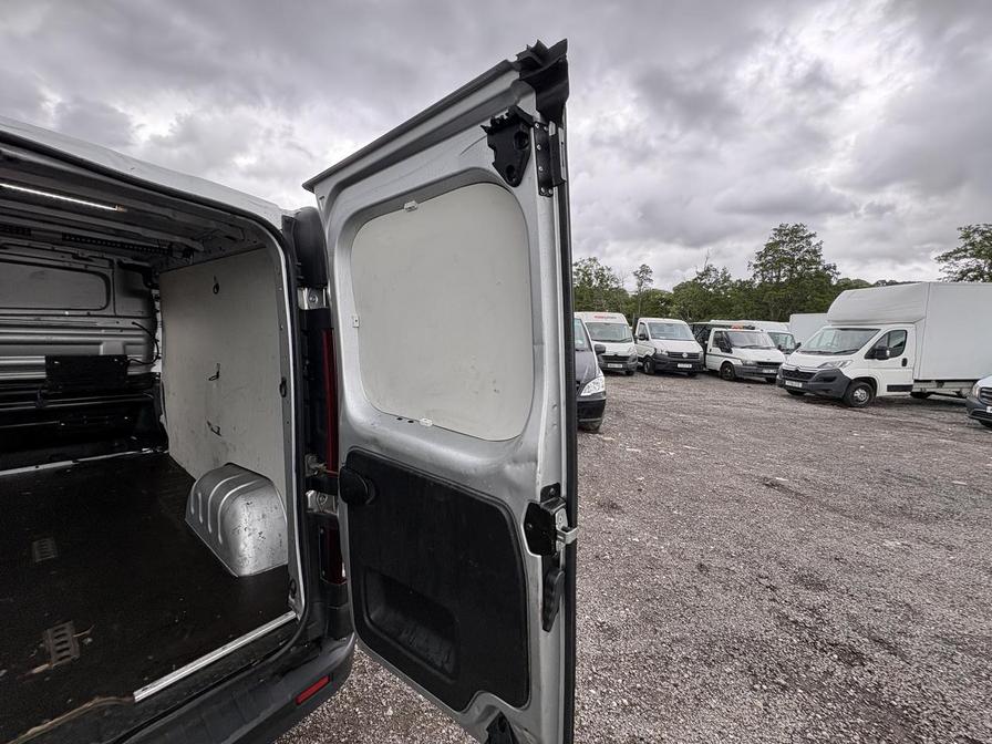 2018 Vauxhall Vivaro – Model: Vivaro 2700 BiTurbo CDTi S/S – SJ68PUA