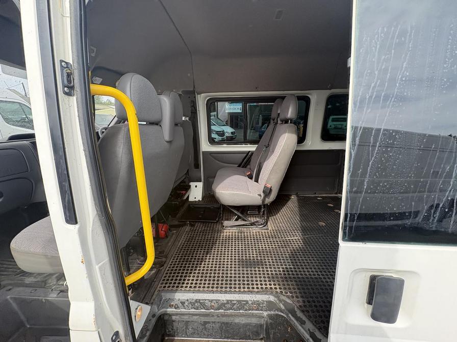2006 Ford Transit – Model: Transit Minibus – DY06EWD