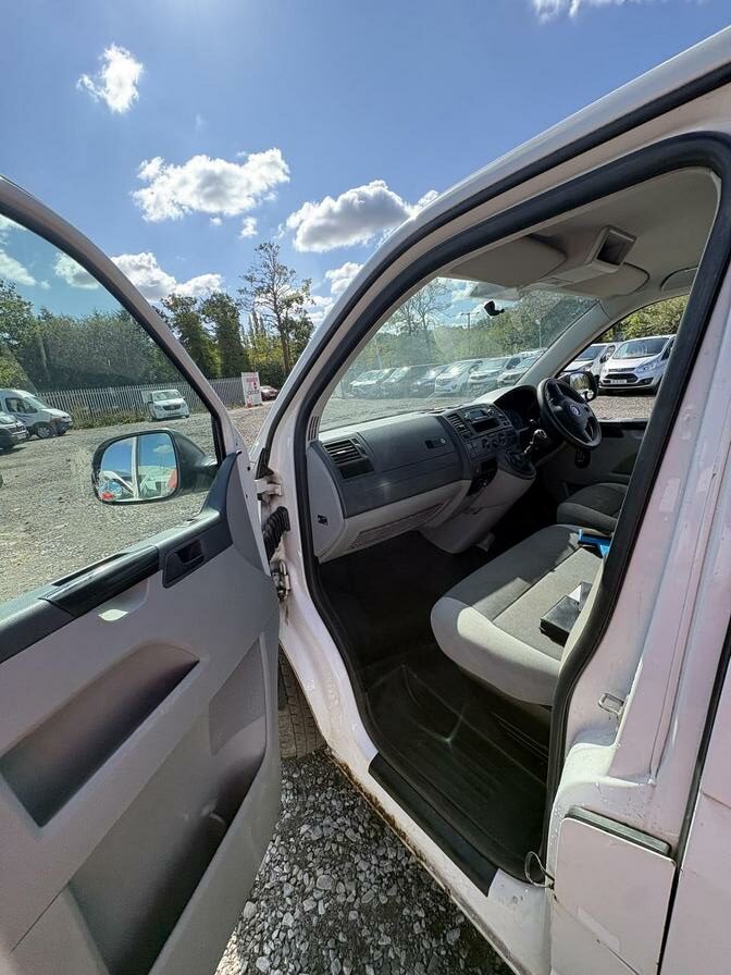 2015 Volkswagen Transporter – Model: Transporter T32 Startline TDI BlueMotion Technology 4Motion – MF65VBT