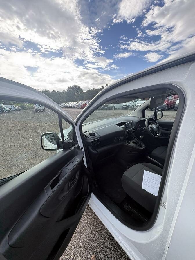 2021 Vauxhall Combo – Model: Combo 2000 Edition – WP71MFZ