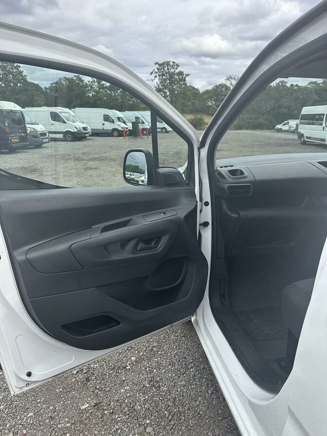 2022 Peugeot Partner – Model: Partner S Premium Blue HDi – KW71AZP