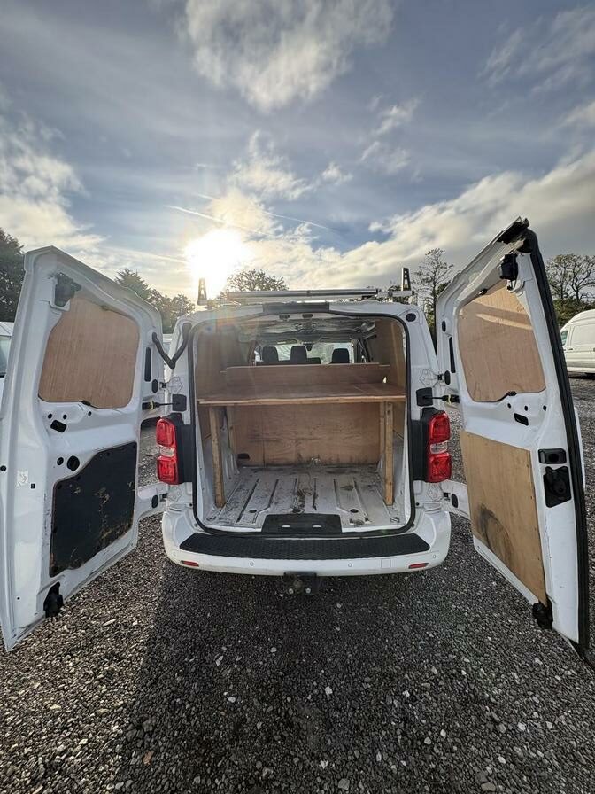 2022 Vauxhall Vivaro – Model: Vivaro F2700 Sportive S/S – YE72XVW