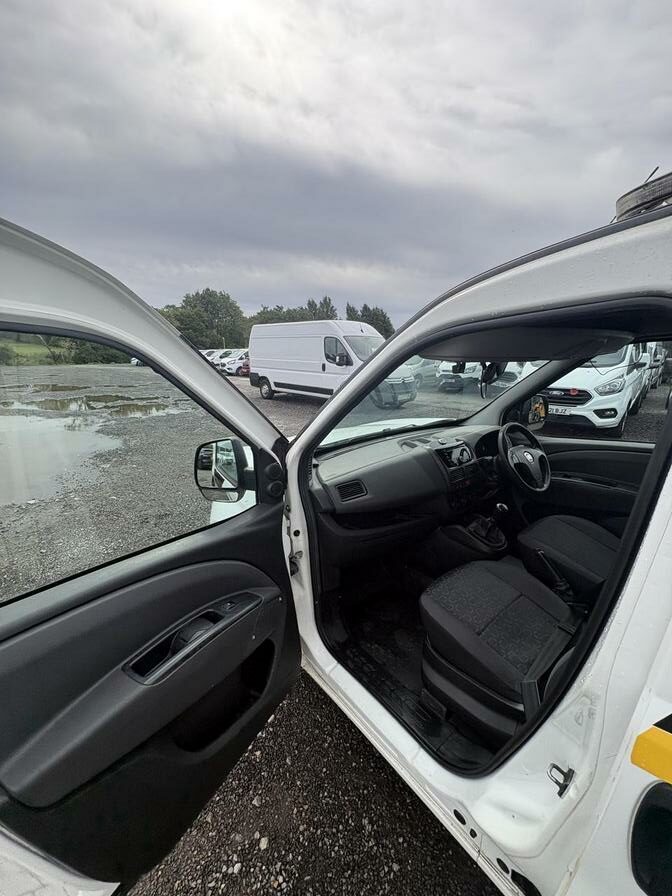 2017 Fiat Doblo Cargo – Model: Doblo 16v SX MultiJet II – YX17VRW