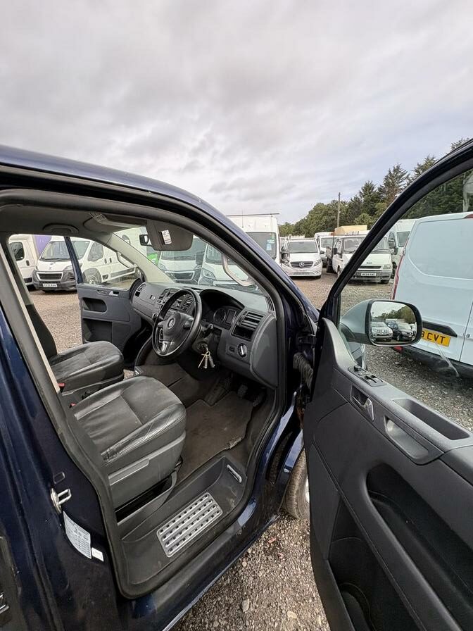 2010 Volkswagen Caravelle – Model: Caravelle Executive TDI 180 – BF10TKY