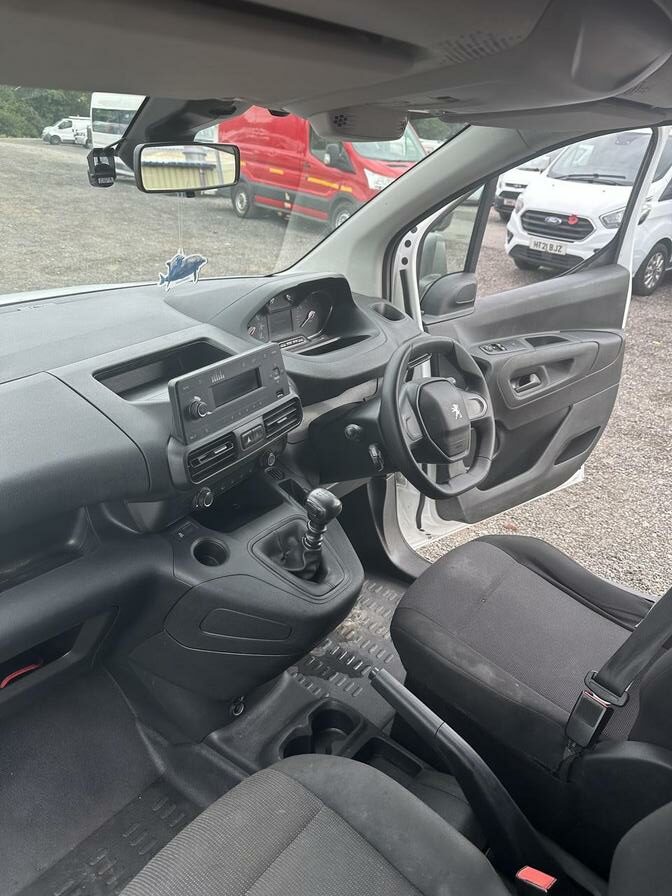 2022 Peugeot Partner – Model: Partner S Premium Blue HDi – KW71AZP