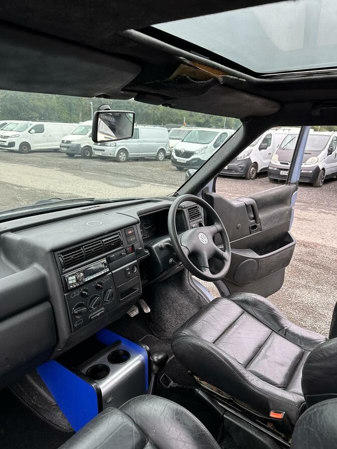 1997 Volkswagen Caravelle – Model: Caravelle Auto SWB – R742TKY