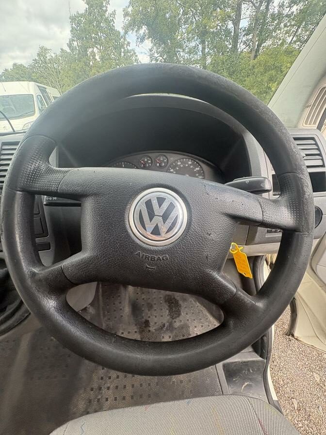 2006 Volkswagen Transporter – Model: Transporter T30 104 TDI LWB – AK06ZLO