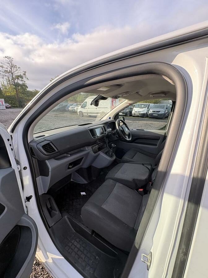 2022 Vauxhall Vivaro – Model: Vivaro F2700 Sportive S/S – YE72XVW