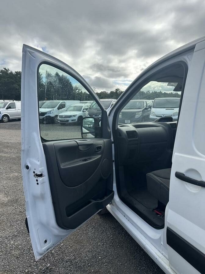 2015 Citroen Dispatch – Model: Dispatch 1200 L2H1 Enterprise HDi – LG15HKE