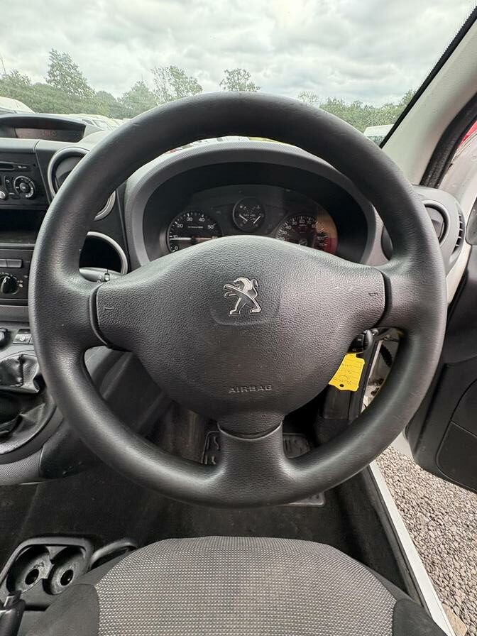 2017 Peugeot Partner – Model: Partner SE L1 Blue HDi – YL17LSY