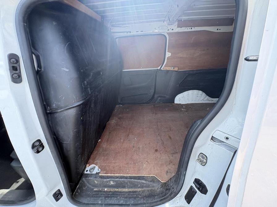 2020 Vauxhall Combo – Model: Combo 2300 Sportive TD S/S – DY70PZH