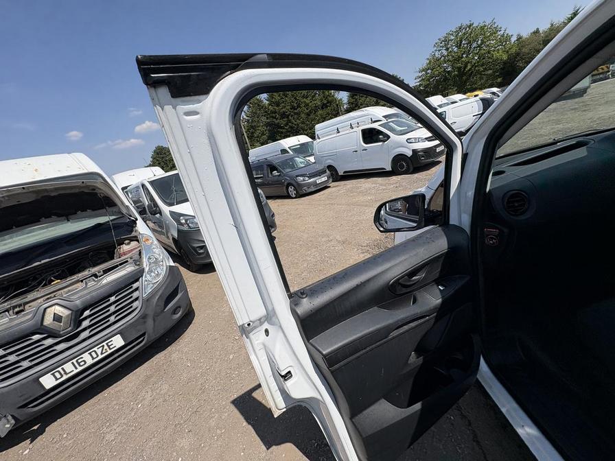 2020 Mercedes-Benz Vito – Model: Vito 110 Pure CDi – YE20GAA