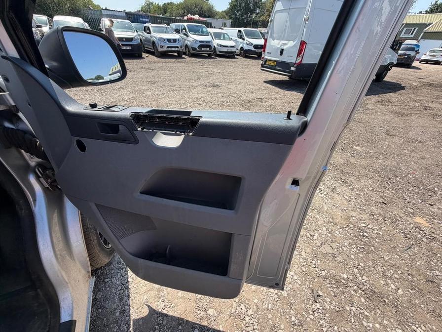 2005 Volkswagen Transporter – Model: Transporter T30 130 TDI LWB Auto – LR55BVW