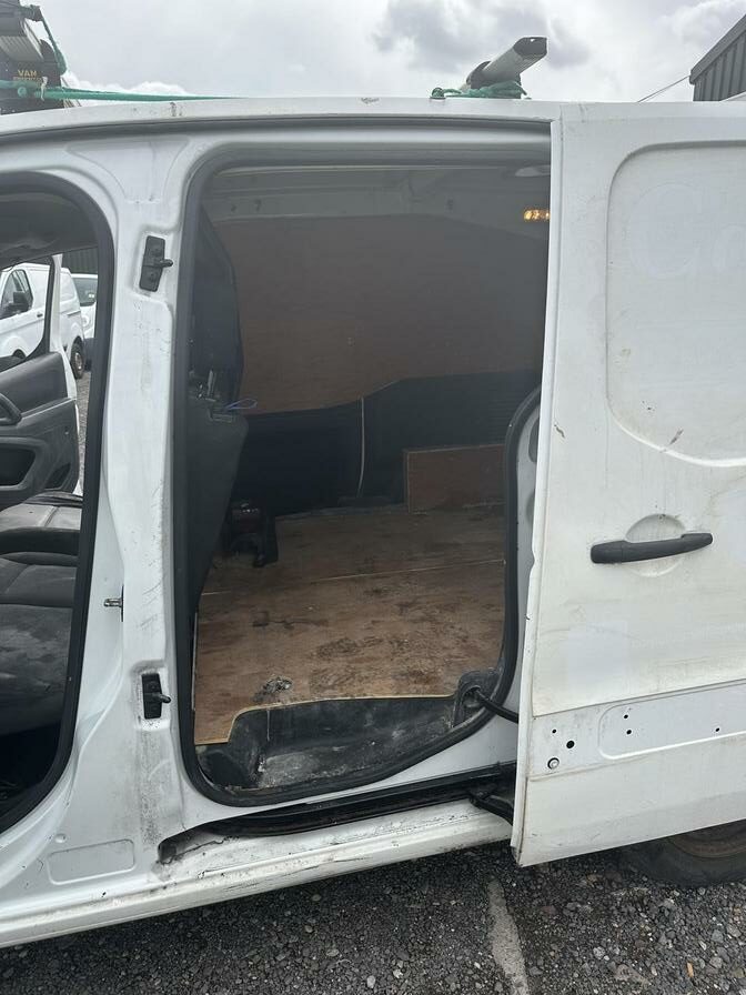 2017 Citroen Berlingo – Model: Berlingo 625 Enterprise Blue HDi – CN67BYU