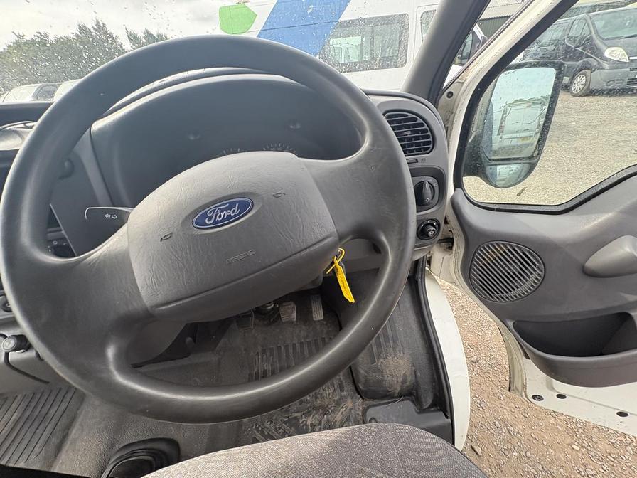 2006 Ford Transit – Model: Transit Minibus – DY06EWD