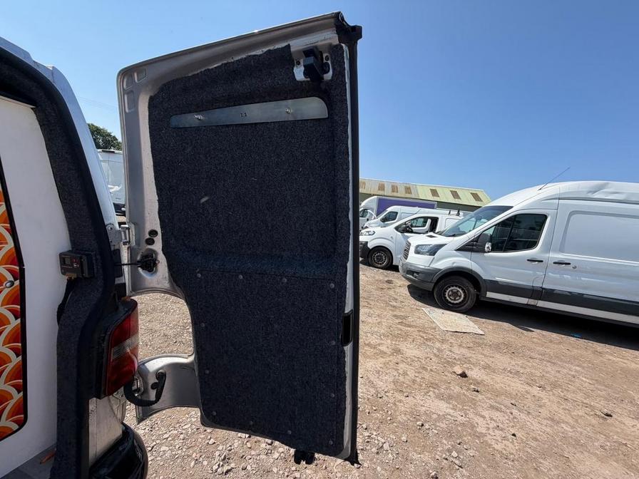 2005 Volkswagen Transporter – Model: Transporter T30 130 TDI LWB Auto – LR55BVW