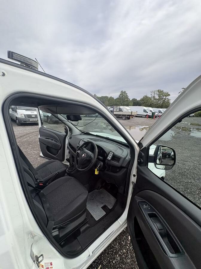 2017 Fiat Doblo Cargo – Model: Doblo 16v SX MultiJet II – YX17VRW
