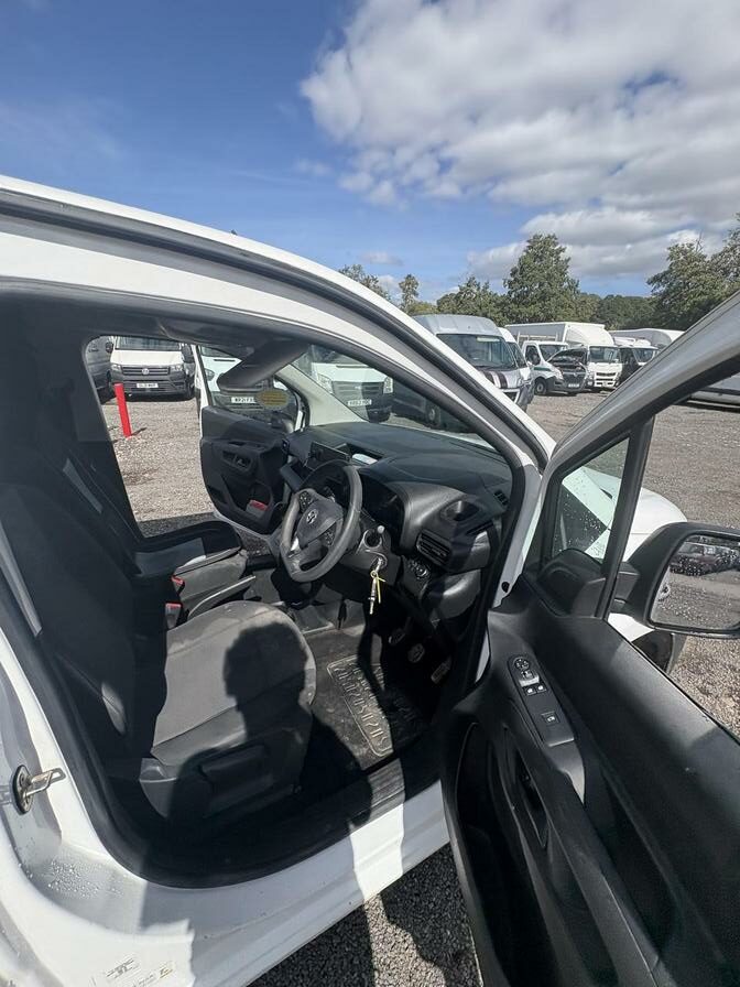 2021 Vauxhall Combo – Model: Combo 2300 Dynamic TD – DH21AUV