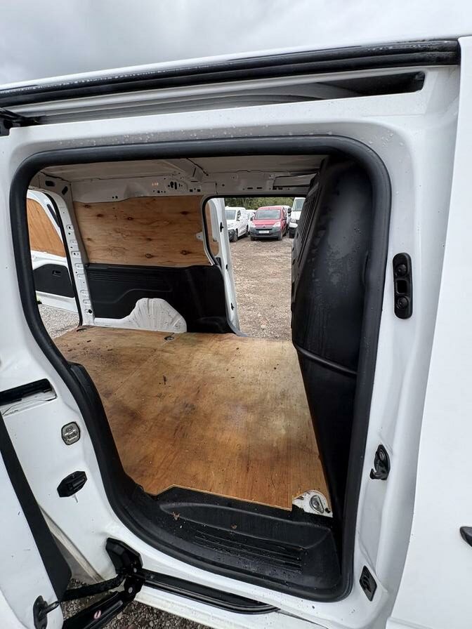 2021 Vauxhall Combo – Model: Combo 2300 Dynamic TD – DS21SZU