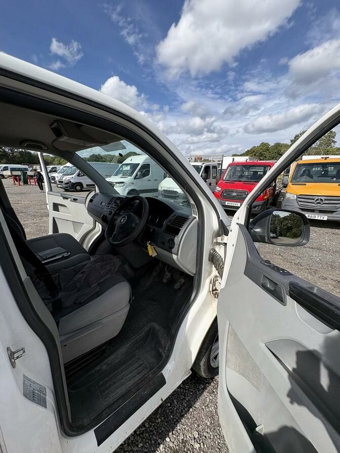 2014 Volkswagen Transporter – Model: Transporter T28 Startline TDI – YF64XKE