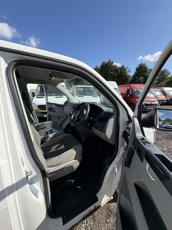 2015 Volkswagen Transporter – Model: Transporter T32 Startline TDI BlueMotion Technology 4Motion – MF65VBT