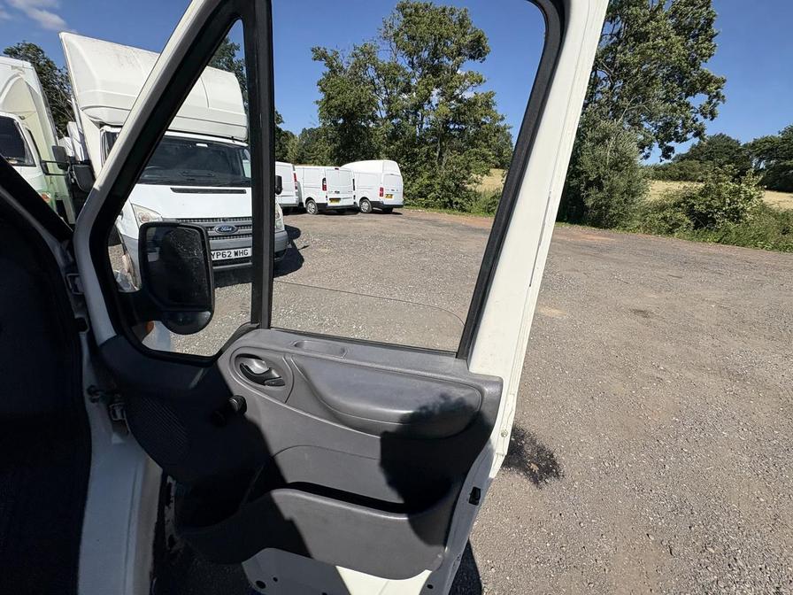 2004 Ford Transit – Model: Transit 300 SWB TD – LD04HJU