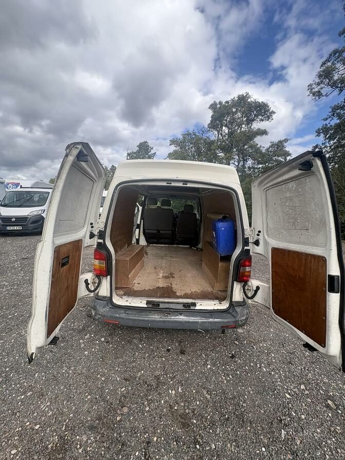 2006 Volkswagen Transporter – Model: Transporter T30 104 TDI LWB – AK06ZLO