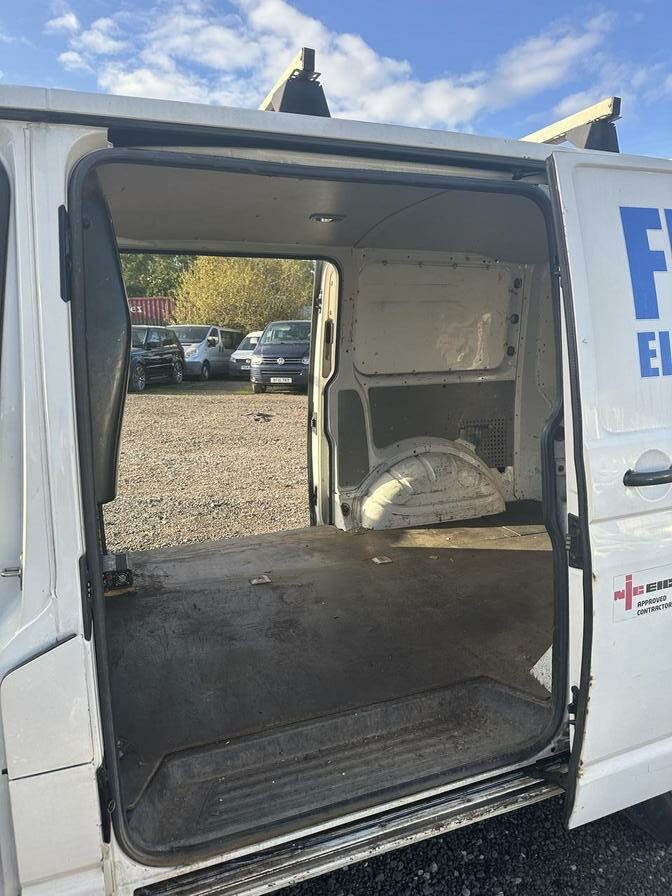 2013 Volkswagen Transporter – Model: Transporter T28 BlueMotion Technology TDI SWB – PJ62OSW