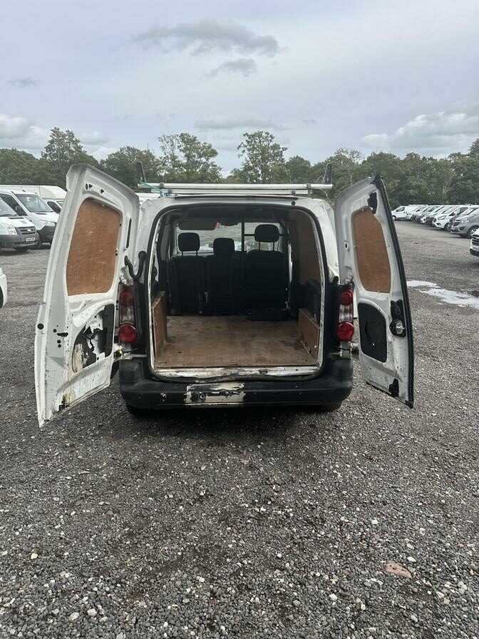 2017 Citroen Berlingo – Model: Berlingo 625 Enterprise Blue HDi – CN67BYU