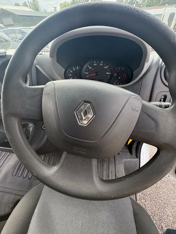 2012 Renault Master – Model: Master MLL35 dCi DRW – NX62FON