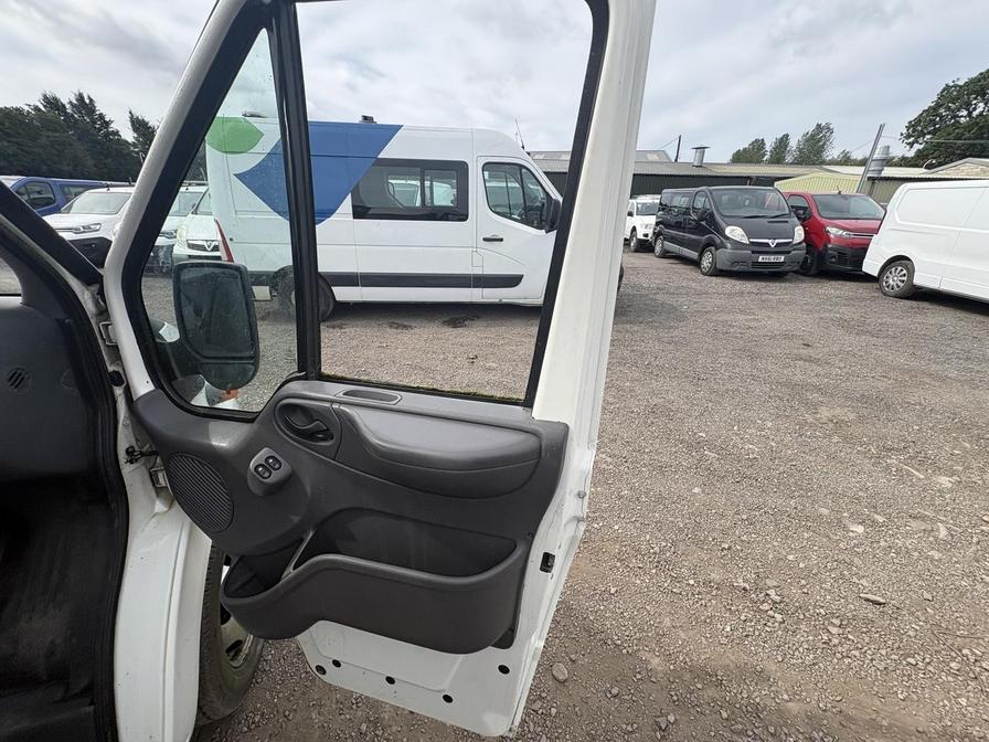 2006 Ford Transit – Model: Transit Minibus – DY06EWD