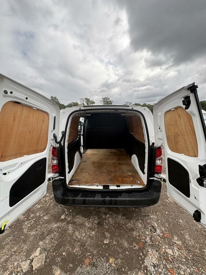2021 Vauxhall Combo – Model: Combo 2300 Dynamic TD – DS21SZU