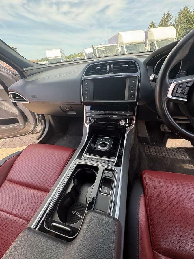 2017 Jaguar XE – Model: XE R-Sport D AWD Auto – YW67EJF