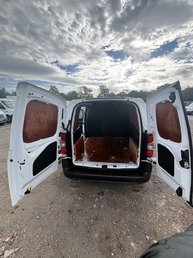 2021 Vauxhall Combo – Model: Combo 2000 Edition – WP71MFZ