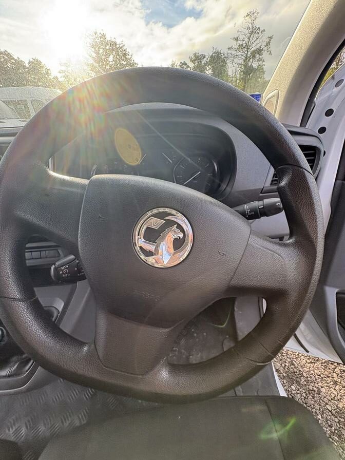 2022 Vauxhall Vivaro – Model: Vivaro F2700 Sportive S/S – YE72XVW