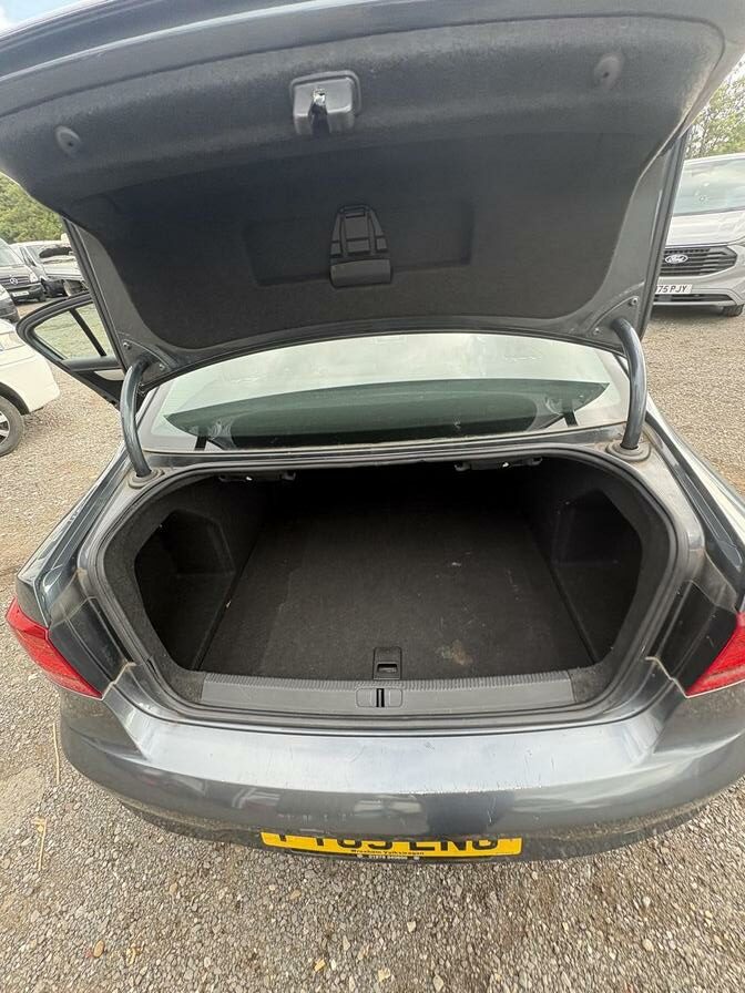 2014 Volkswagen Passat – Model: Passat S BlueMotion Technology TDI Semi-Auto – FT63LNG