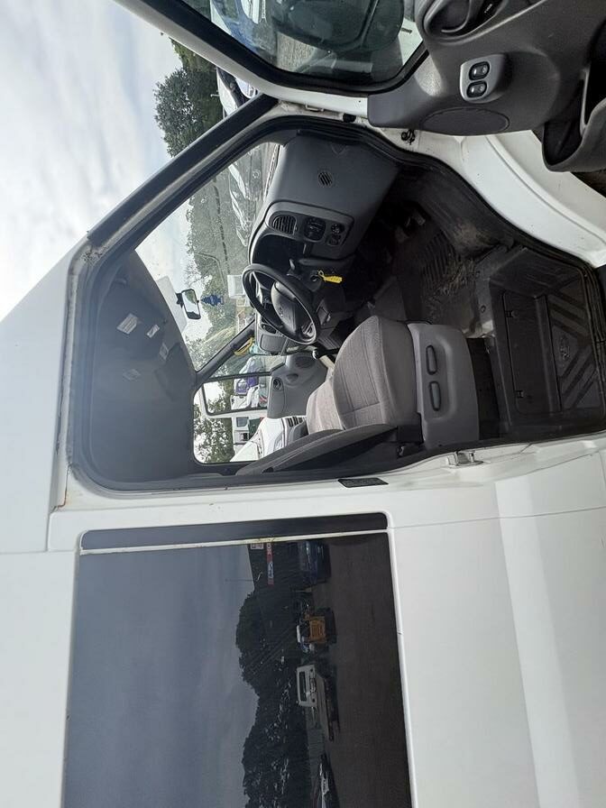 2006 Ford Transit – Model: Transit Minibus – DY06EWD