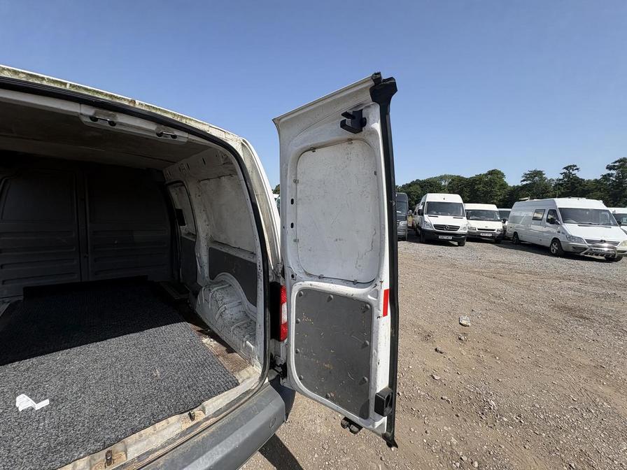 2009 Volkswagen Caddy MaxI – Model: Caddy Maxi C20 TDI 104 – LM59LZF