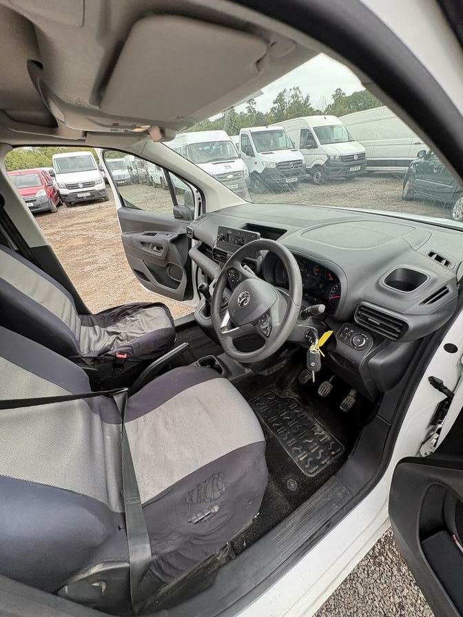 2021 Vauxhall Combo – Model: Combo 2300 Dynamic TD – DS21SZU