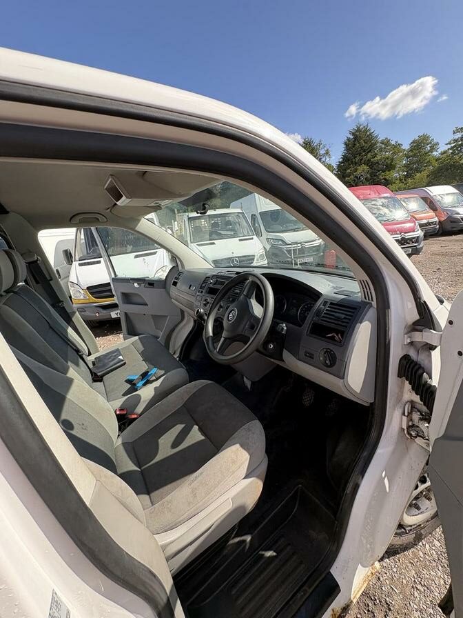 2015 Volkswagen Transporter – Model: Transporter T32 Startline TDI BlueMotion Technology 4Motion – MF65VBT