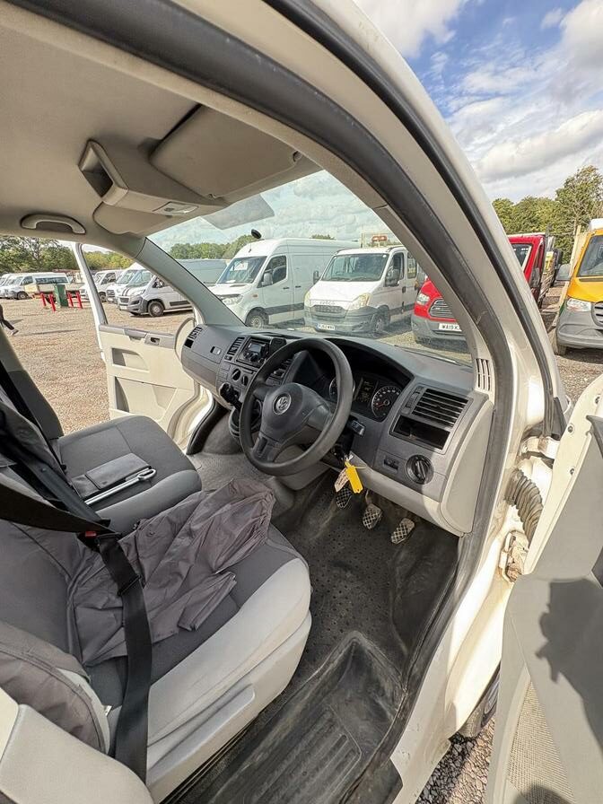 2014 Volkswagen Transporter – Model: Transporter T28 Startline TDI – YF64XKE