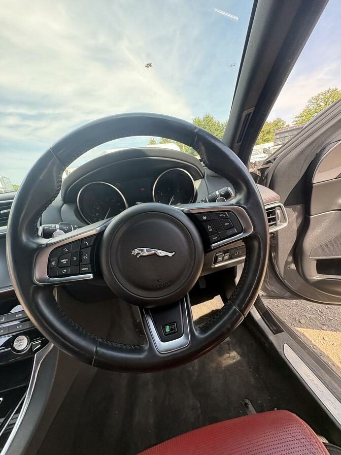 2017 Jaguar XE – Model: XE R-Sport D AWD Auto – YW67EJF