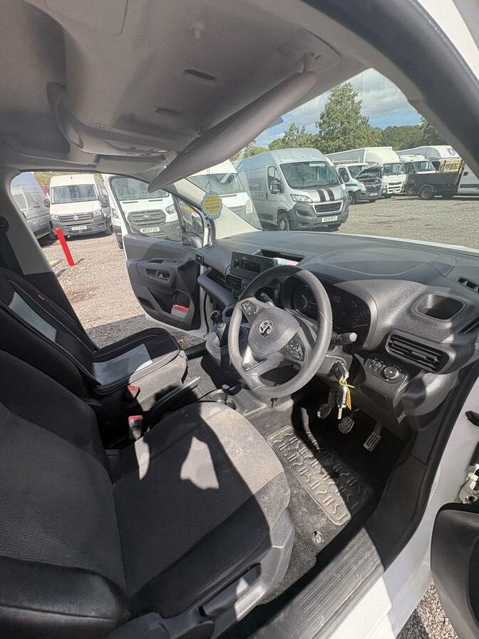 2021 Vauxhall Combo – Model: Combo 2300 Dynamic TD – DH21AUV